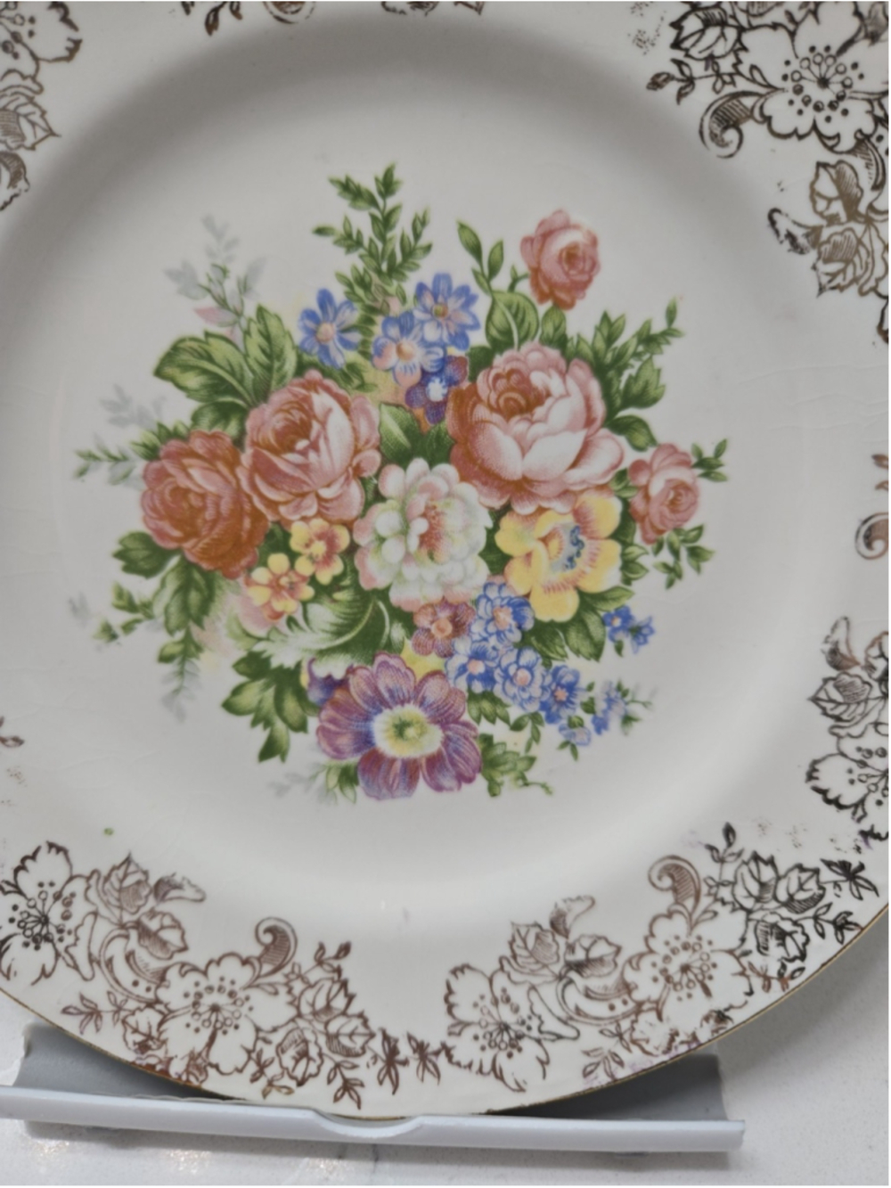 Set of 4 Vtg Royal China Warranted 22kt Gold Floral Saucers 6" Filigree Rim USA - Picture 7 of 14